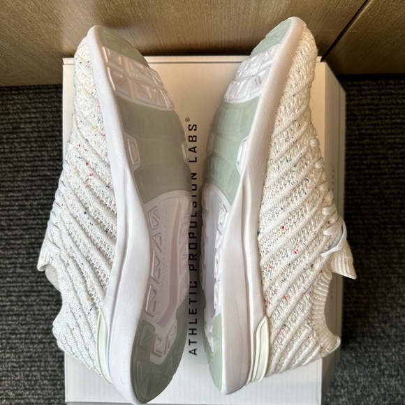 BRAND NEW: APL Women's TechLoom Wave - Picture 3 of 5